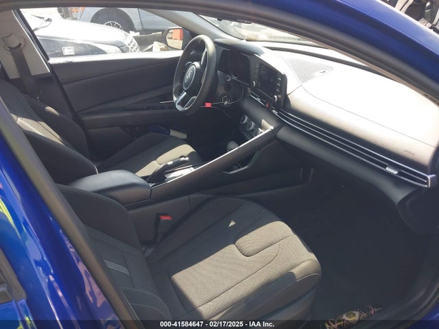 KMHLL4AG4MU195635 Hyundai ELANTRA SE