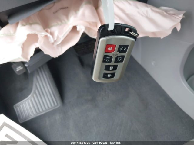 5TDYZ3DCXLS074767 Toyota SIENNA XLE