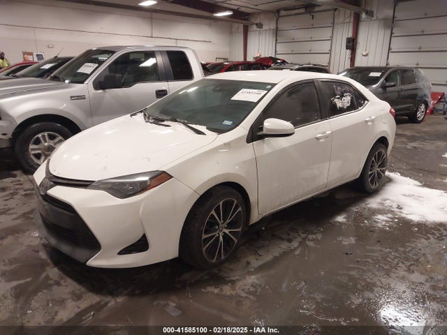 Toyota COROLLA LE 2018 2T1BURHE9JC064532 Image 2