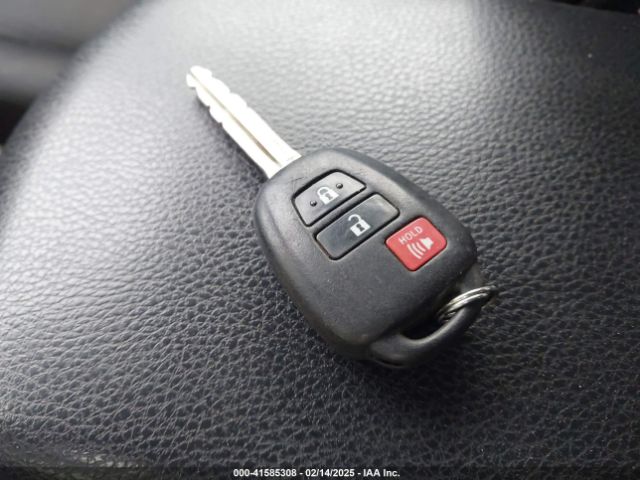 JTMZFREV1JJ152654 Toyota RAV4 LE