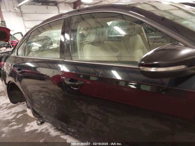 1VWAA7A3XJC039386 Volkswagen Passat 2.0t R-line/2.0t S
