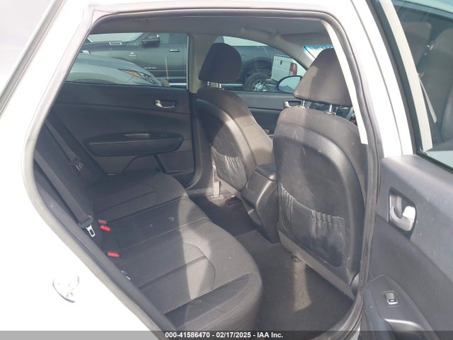 KNAGT4L39G5103589 KIA Optima Lx