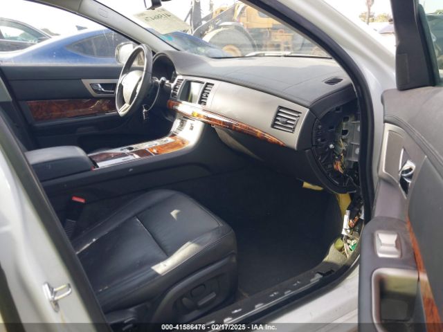 2011 JAGUAR XF SAJWA0FBXBLS00502 Photo 4