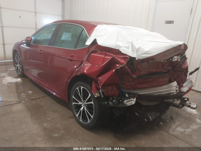 4T1B11HK3JU585390 Toyota CAMRY SE