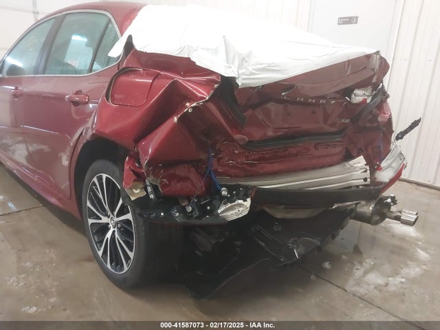 4T1B11HK3JU585390 Toyota CAMRY SE