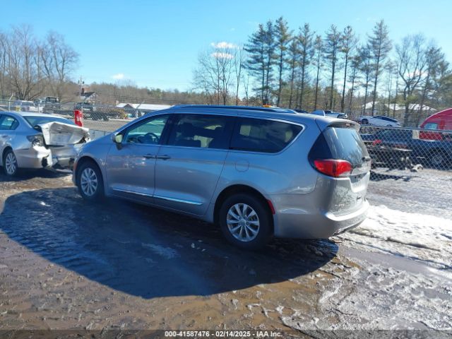 2019 CHRYSLER PACIFICA 2C4RC1BG8KR523872 Photo 2