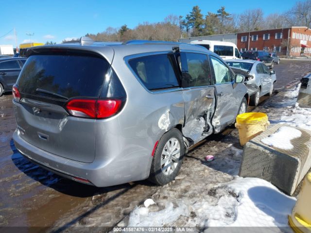 2019 CHRYSLER PACIFICA 2C4RC1BG8KR523872 Photo 3