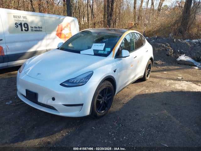 2021 TESLA MODEL Y 5YJYGDEE7MF068233 Photo 1