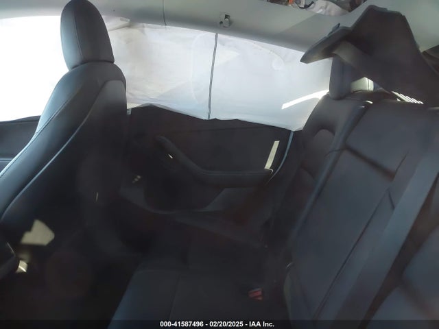 2021 TESLA MODEL Y 5YJYGDEE7MF068233 Photo 4