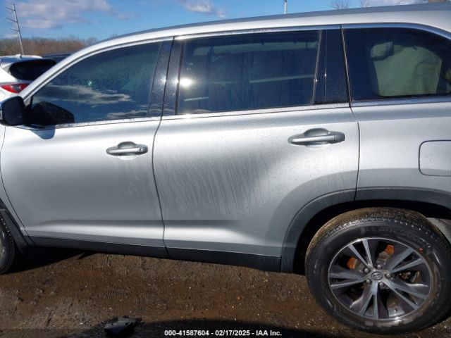 5TDBZRFH9KS992655 Toyota Highlander Le