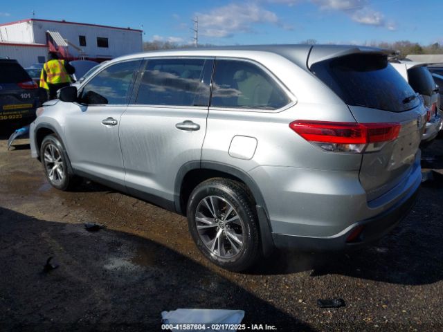 5TDBZRFH9KS992655 Toyota Highlander Le