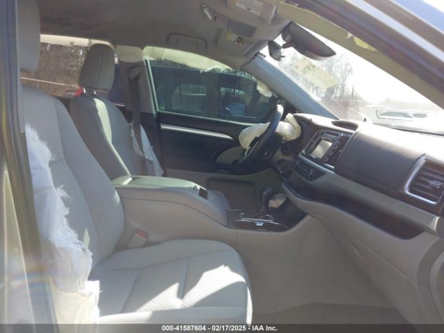 5TDBZRFH9KS992655 Toyota Highlander Le
