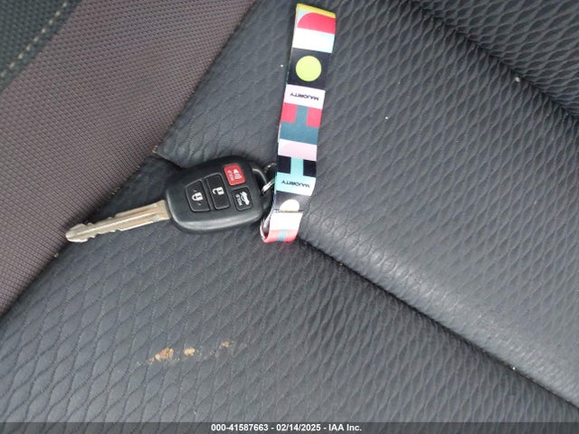 Toyota COROLLA LE 2018 5YFBURHE3JP841514 Image 11