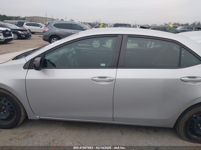 Toyota COROLLA LE 2018 5YFBURHE3JP841514 Image 14