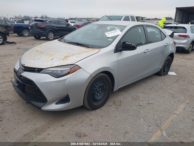 Toyota COROLLA LE 2018 5YFBURHE3JP841514 Image 2