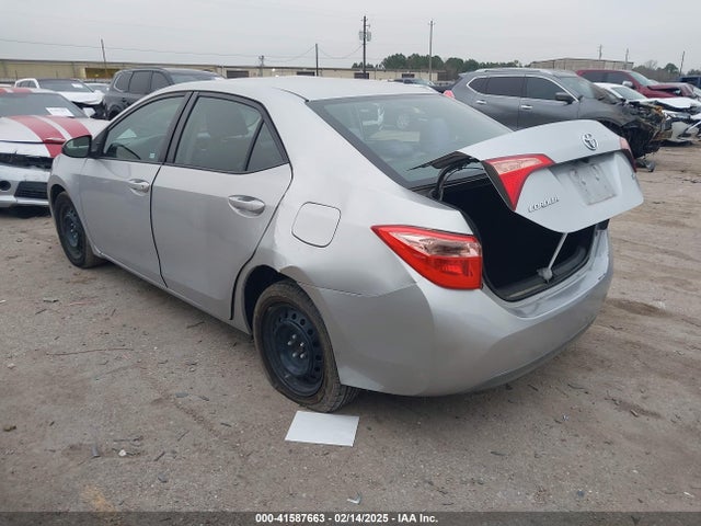 Toyota COROLLA LE 2018 5YFBURHE3JP841514 Image 3
