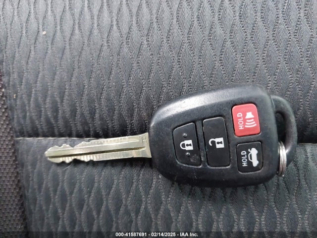 5YFBURHE5JP738126 Toyota COROLLA LE