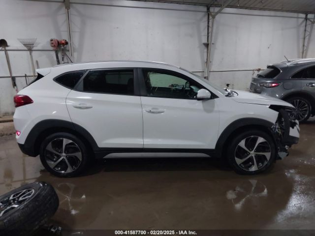 KM8J3CA26HU584580 Hyundai Tucson Sport