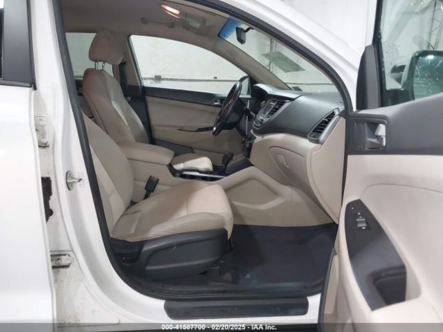 KM8J3CA26HU584580 Hyundai Tucson Sport