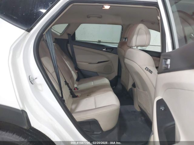 KM8J3CA26HU584580 Hyundai Tucson Sport
