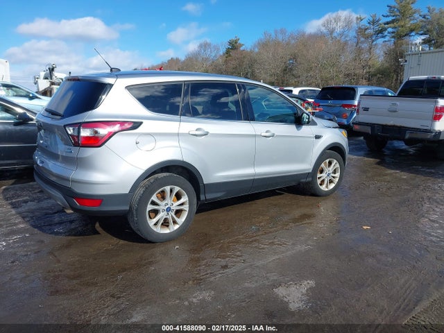 1FMCU9GD6HUD23175 Ford ESCAPE SE