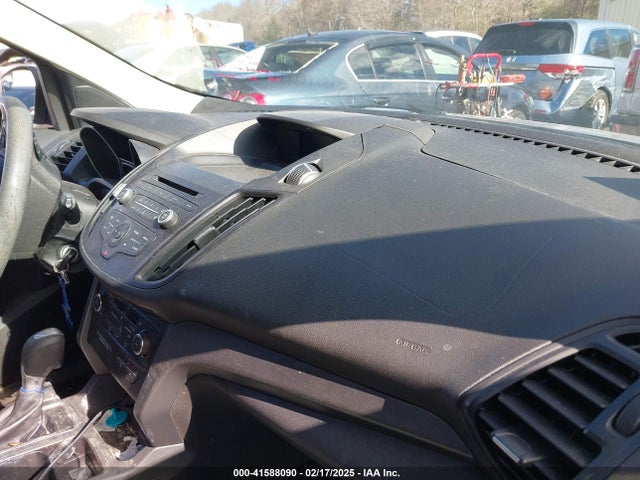 1FMCU9GD6HUD23175 Ford ESCAPE SE