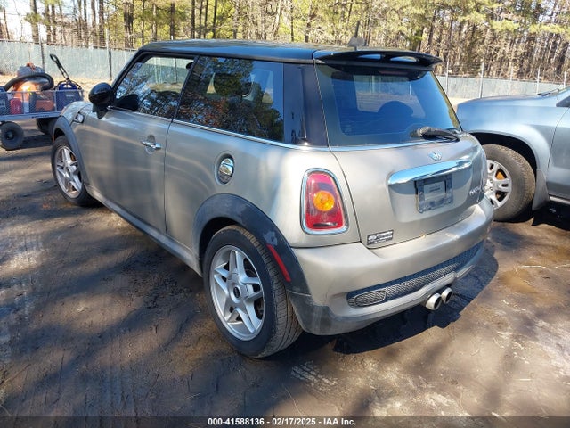 2007 MINI COOPER S WMWMF73597TV31946 Photo 2