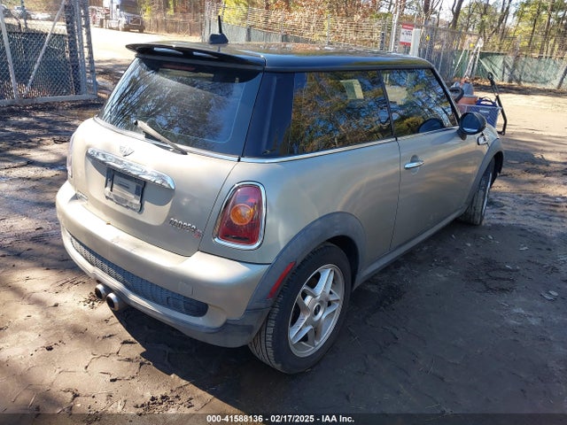 2007 MINI COOPER S WMWMF73597TV31946 Photo 3