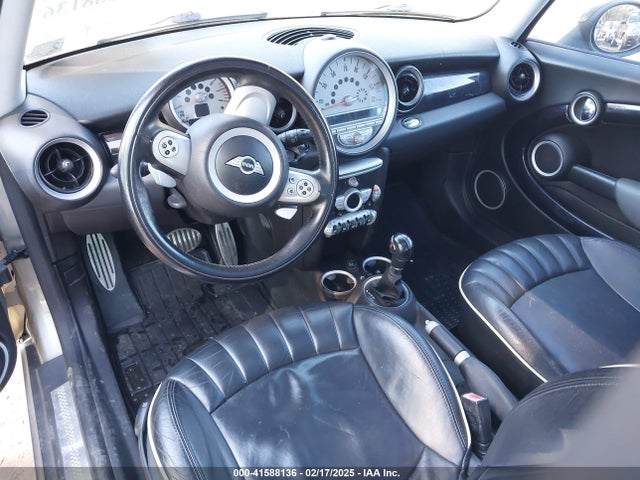 2007 MINI COOPER S WMWMF73597TV31946 Photo 4
