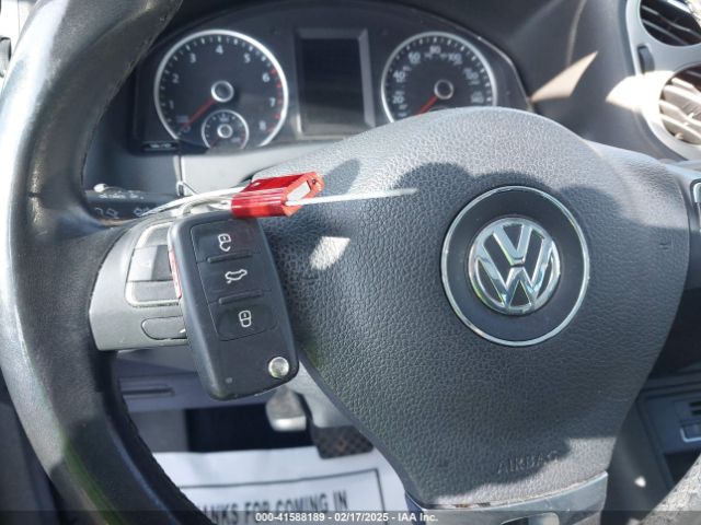 2017 VOLKSWAGEN TIGUAN WVGRV7AX2HK015267 Photo 10