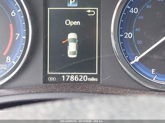 5YFBURHEXHP635830 Toyota COROLLA SE