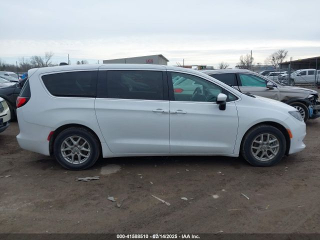 2C4RC1CG7NR105208 Chrysler Voyager Lx