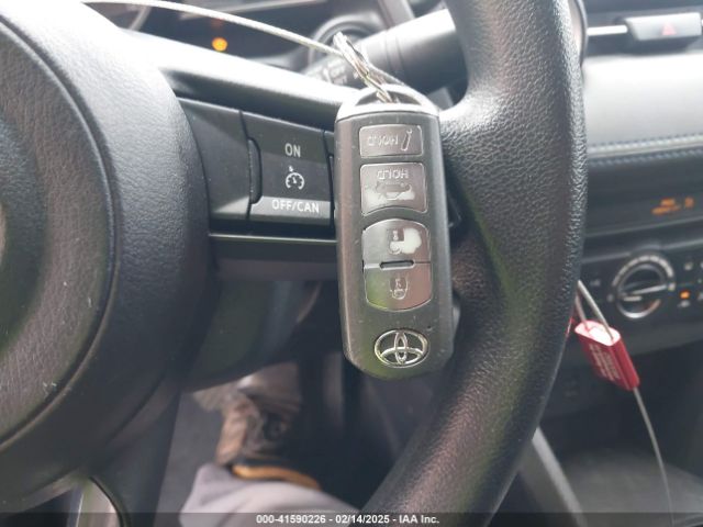 3MYDLBYV2KY520151 Toyota YARIS LE