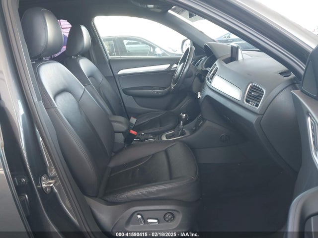 WA1BCCFS5JR006653 Audi Q3 2.0t Premium