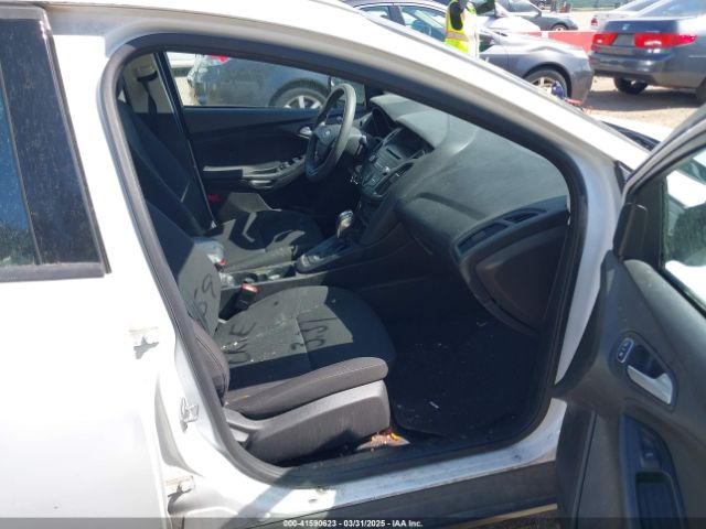 1FADP3F2XGL354565 Ford FOCUS SE