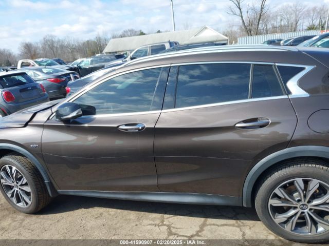 SJKCH5CR9HA019856 Infiniti Qx30 Premium
