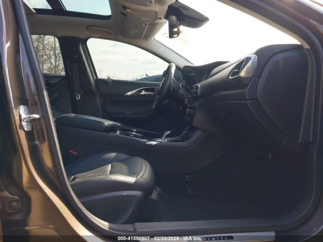 SJKCH5CR9HA019856 Infiniti Qx30 Premium
