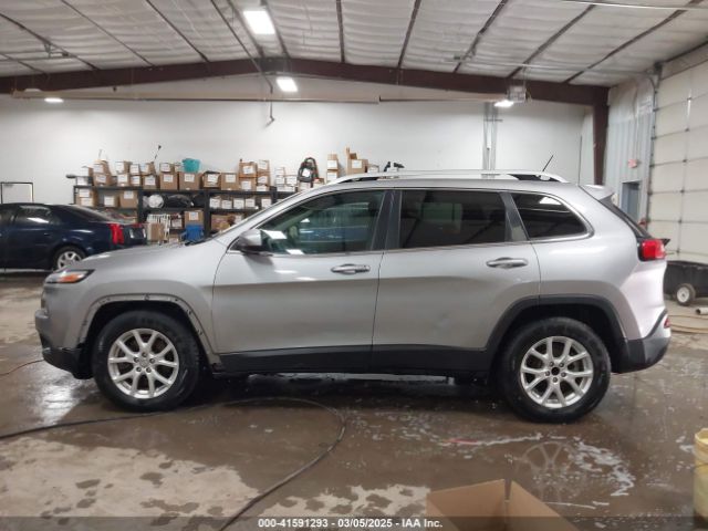 1C4PJLCB4HW610440 Jeep Cherokee Latitude Fwd