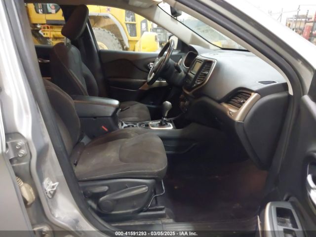 1C4PJLCB4HW610440 Jeep Cherokee Latitude Fwd