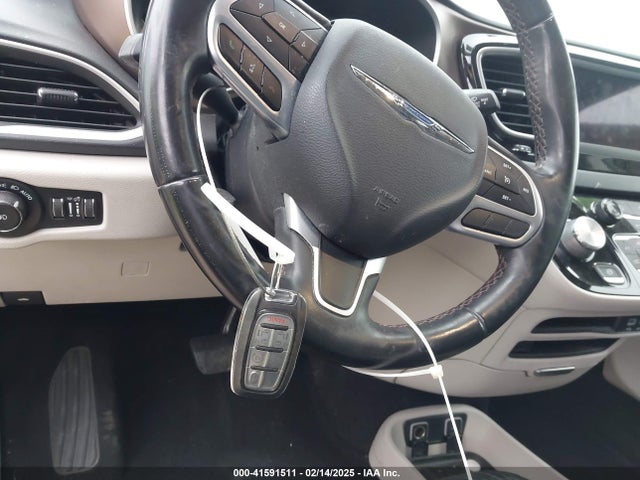 2C4RC1BG2JR211089 Chrysler Pacifica Touring L
