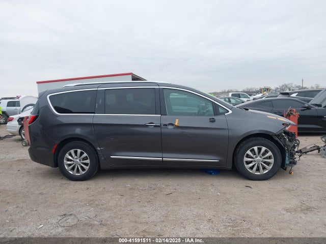 2C4RC1BG2JR211089 Chrysler Pacifica Touring L
