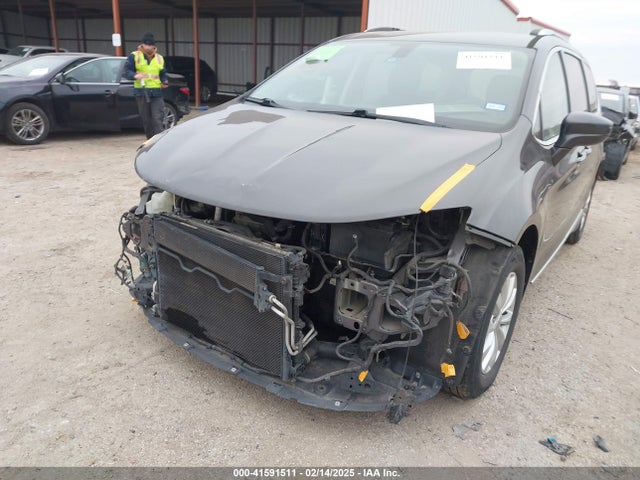 2C4RC1BG2JR211089 Chrysler Pacifica Touring L