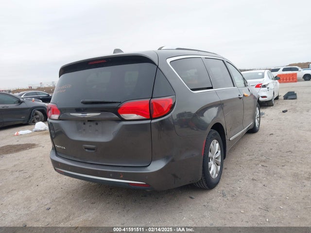 2C4RC1BG2JR211089 Chrysler Pacifica Touring L