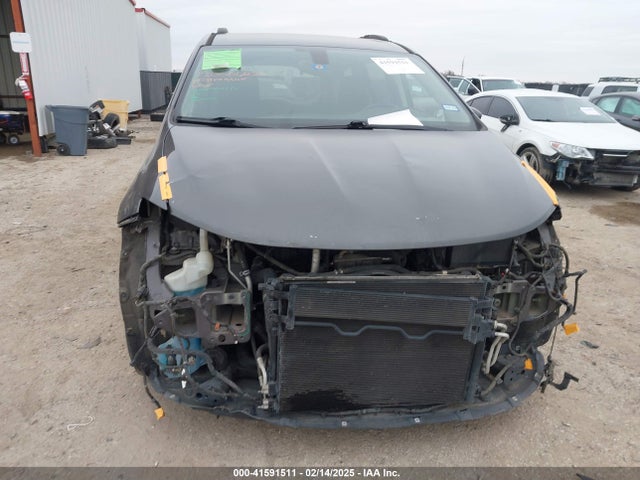 2C4RC1BG2JR211089 Chrysler Pacifica Touring L