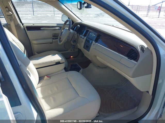 Продажа на аукционе авто 2006 Lincoln Town Car Signature Limited, vin: 1LNHM82V76Y631364, номер лота: 41591749