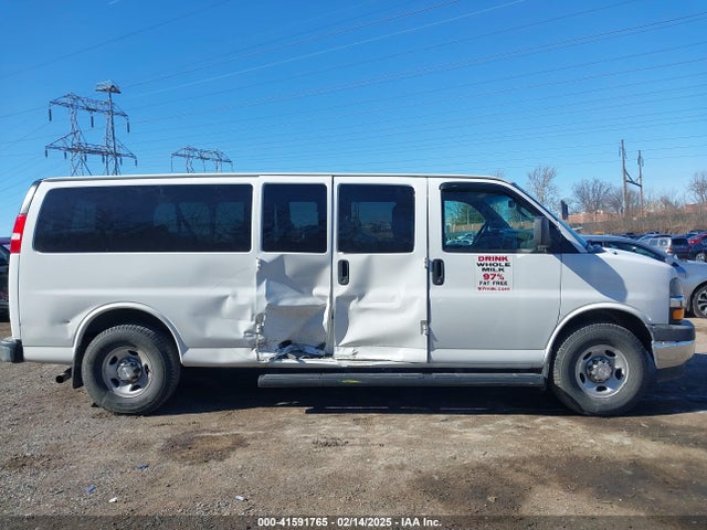 1GAZGPFGXJ1326392 Chevrolet Express 3500 Lt