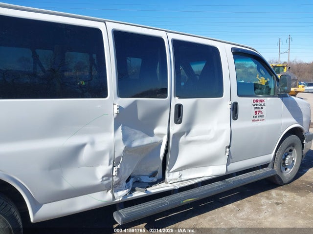 1GAZGPFGXJ1326392 Chevrolet Express 3500 Lt