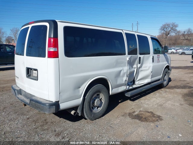 1GAZGPFGXJ1326392 Chevrolet Express 3500 Lt
