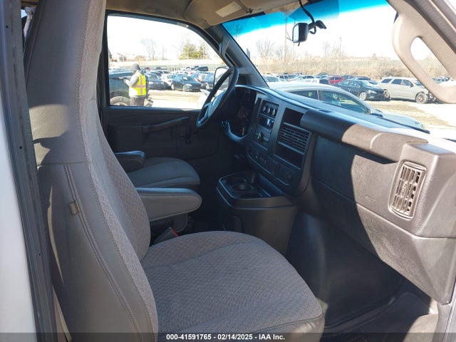 1GAZGPFGXJ1326392 Chevrolet Express 3500 Lt