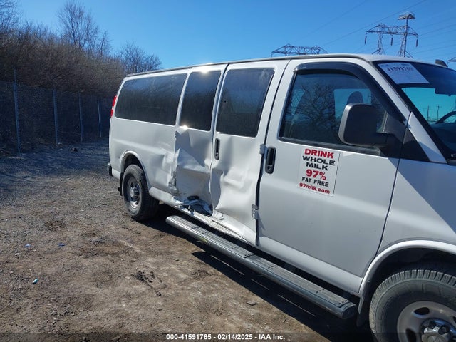 1GAZGPFGXJ1326392 Chevrolet Express 3500 Lt